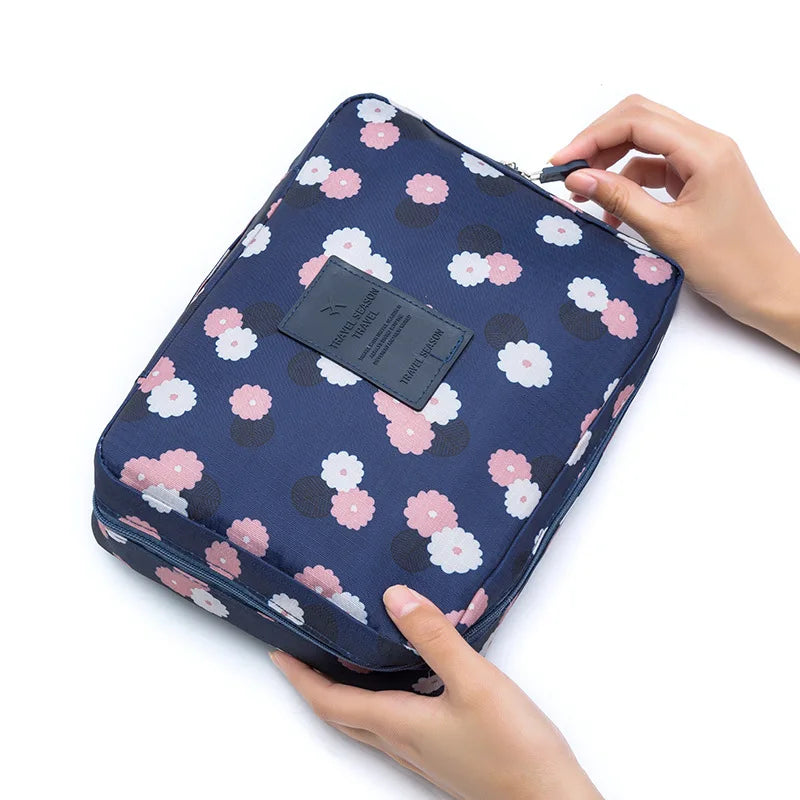 High Capacity Outdoor Girl Makeup Bag Women Cosmetic Bag Toiletries Organizer Waterproof Female Storage Make up Cases